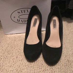 Steve Madden Black Suede Pumps Size 10